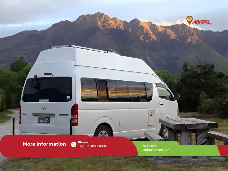 Rental Mobil Hiace : Solusi Ideal untuk Liburan Keluarga Besar