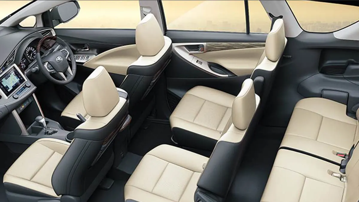Interior Innova Zenix G Hybrid Rental Mobil Jakarta