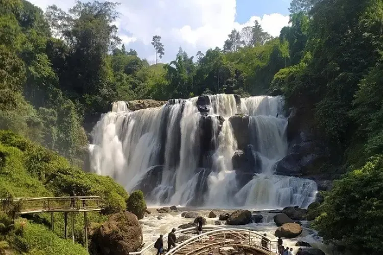 Rental Mobil SUV Untuk Petualangan Ke Curug Malela