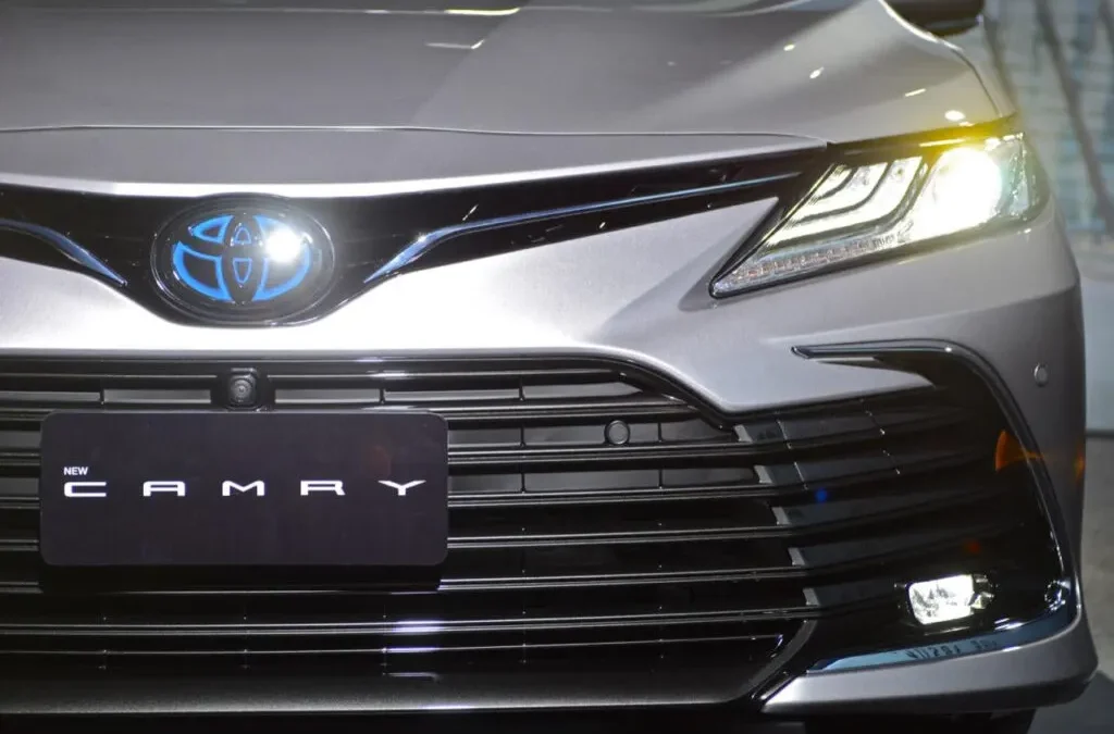 Pilihan Terbaik di Kelas Rental Mobil Sedan, Inilah New Toyota Camry yang Premium Ciamik!