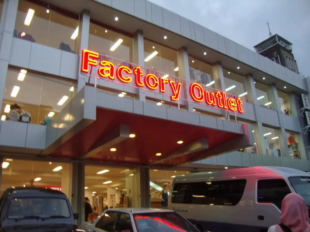 Rental Mobil Factory Outlet Bandung