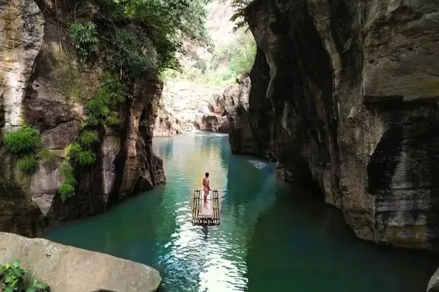 Rental Mobil Bandung Tebing Gunung Hawu