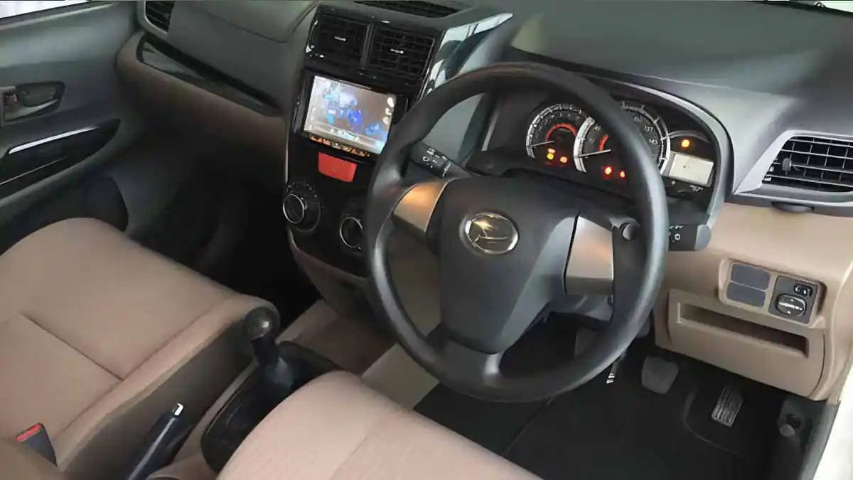 Dashboard Daihatsu Xenia Rental Mobil Surabaya