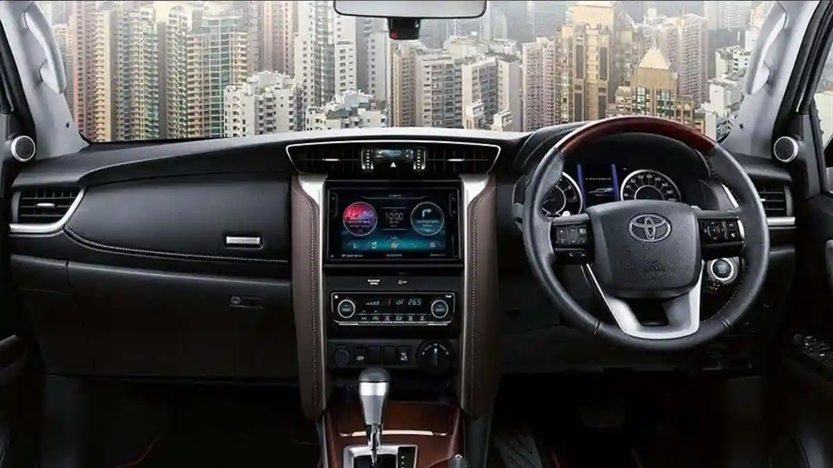 Dashboard Fortuner VRZ Rental Mobil Tangerang