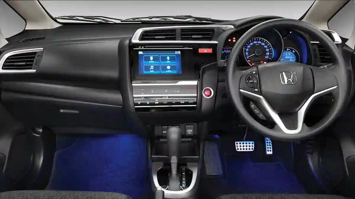 Dashboard Honda Jazz Rental Mobil Surabaya