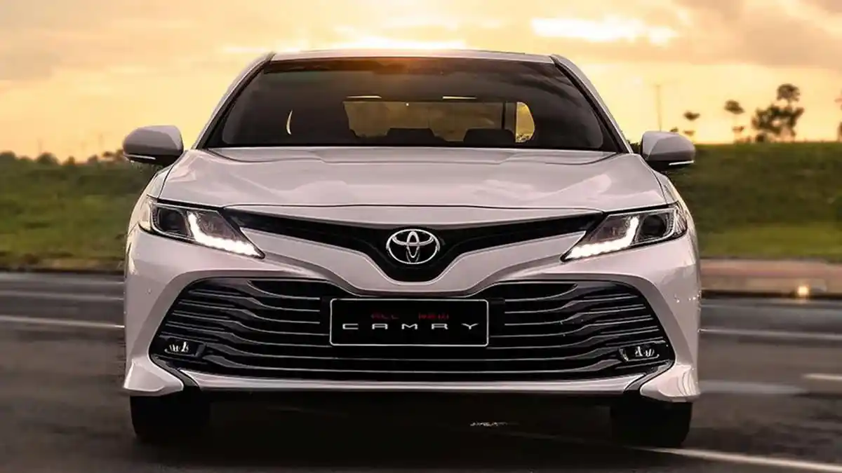 Eksterior Camry Rental Mobil Solo