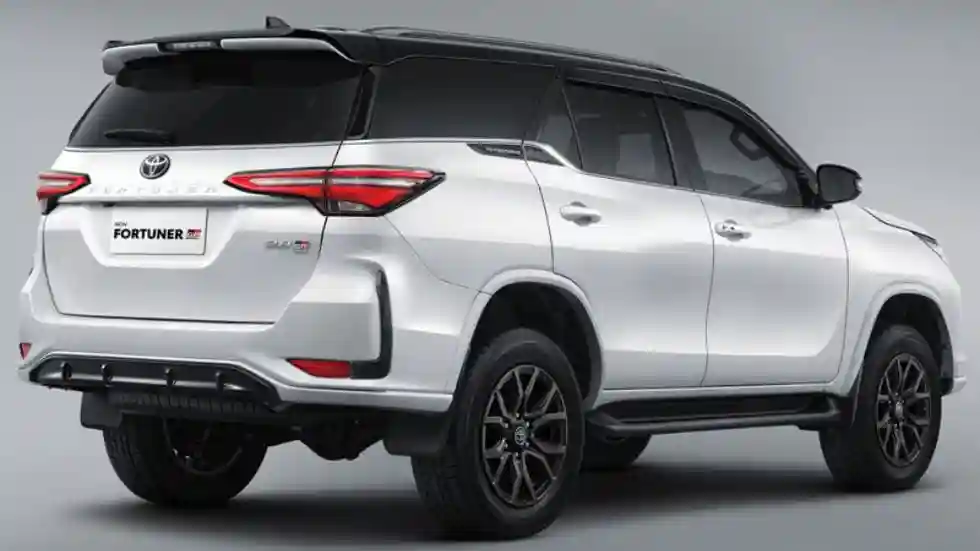 Eksterior Fortuner GR Rental Mobil Tangerang