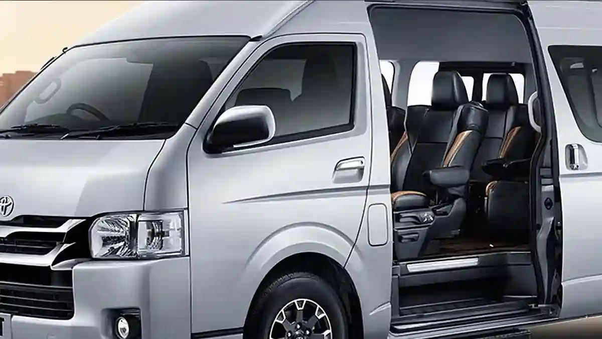 Eksterior Hiace Commuter Rental Mobil Surabaya