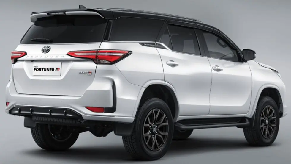 Eksterior Rental Mobil Fortuner GR Jakarta