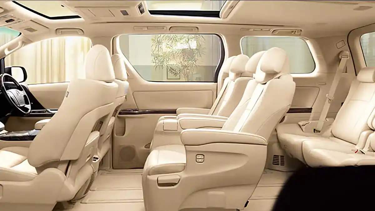 Interior Alphard Facelift Rental Mobil Solo