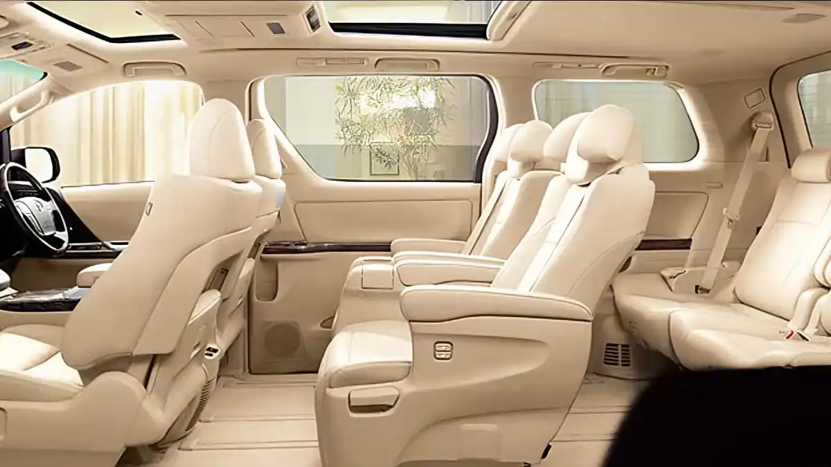 Interior Alphard Facelift Rental Mobil Surabaya