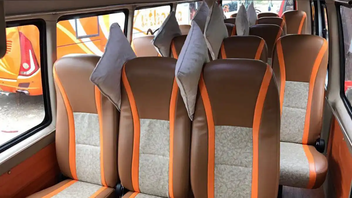 Interior Elf Long Rental Mobil Surabaya