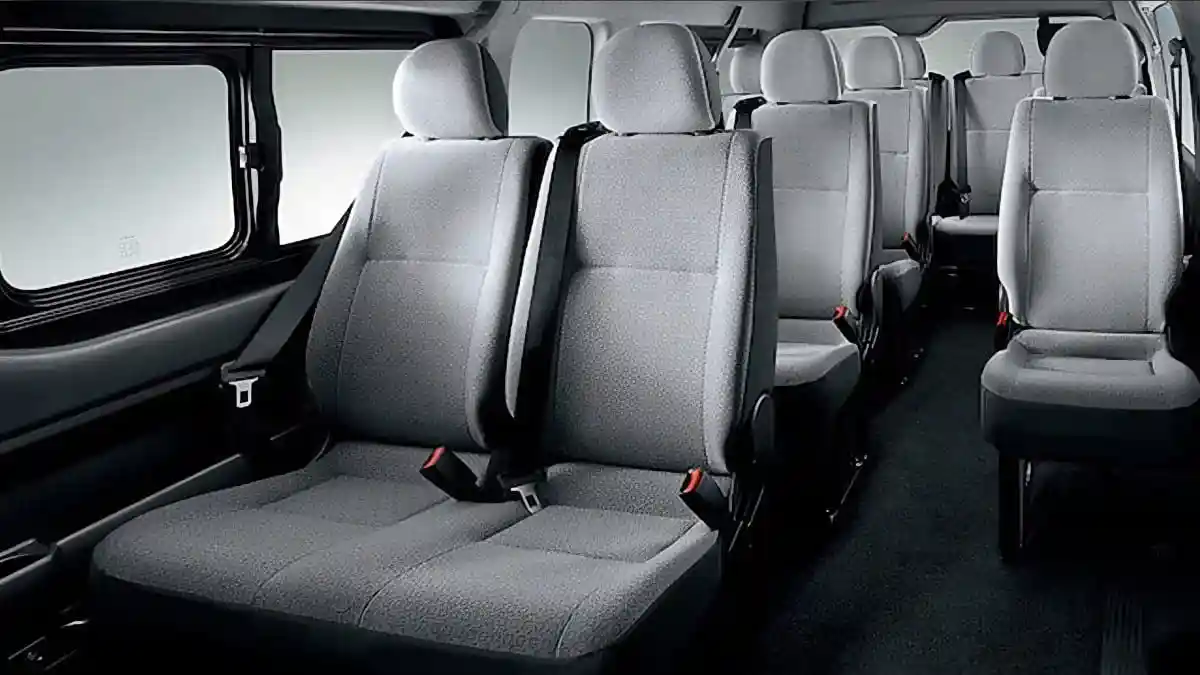Interior Hiace Commuter Rental Mobil Solo