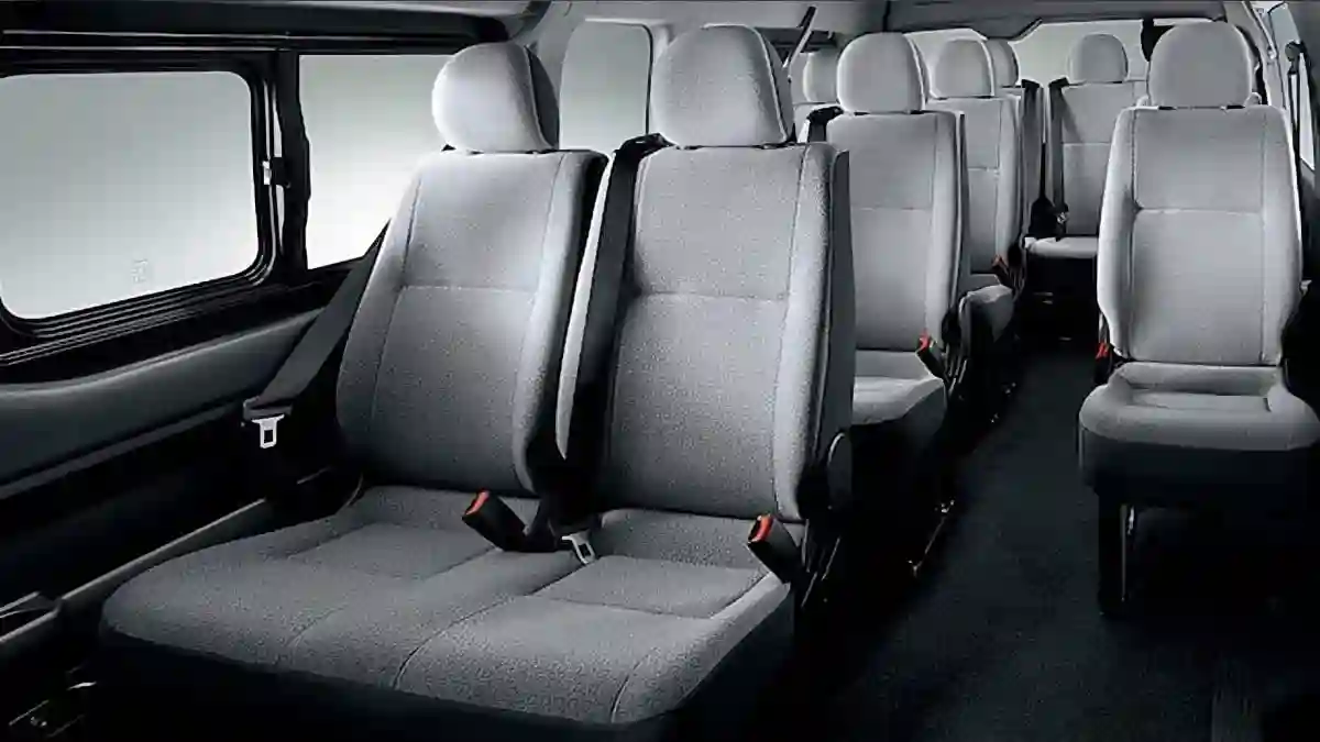 Interior Hiace Commuter Rental Mobil Surabaya