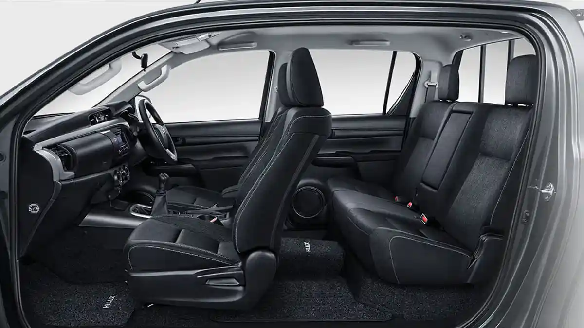Interior Hilux Double Cabin Rental Mobil Solo