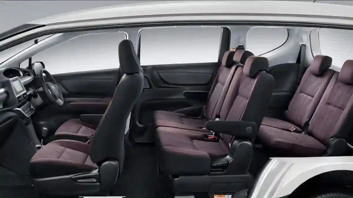 Interior Sienta Rental Mobil Surabaya