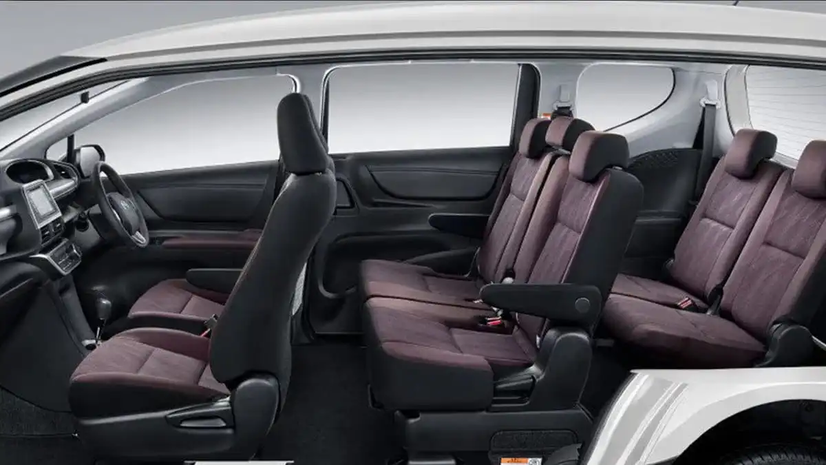 Interior Sienta Rental Mobil Tangerang
