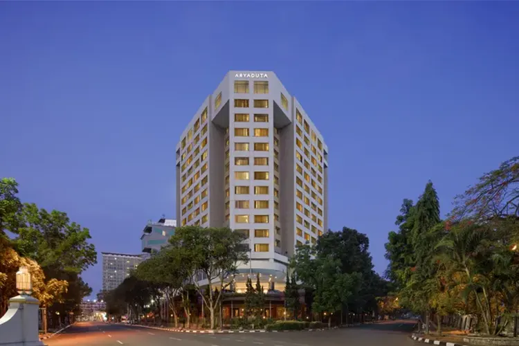 Rental Mobil Bandung ke Hotel Aryaduta