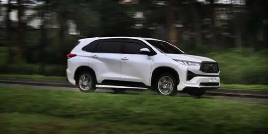 Sewa Mobil Innova Zenix Q Hybrid di Bandung