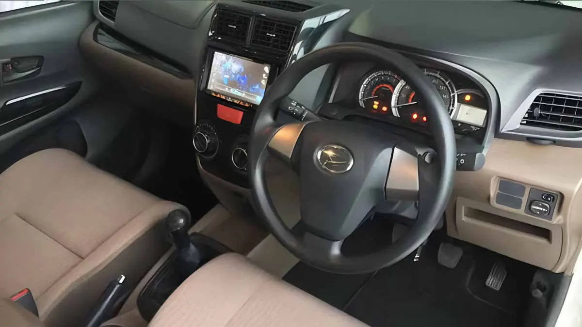 Dashboard Daihatsu Xenia Rental Mobil Padalarang