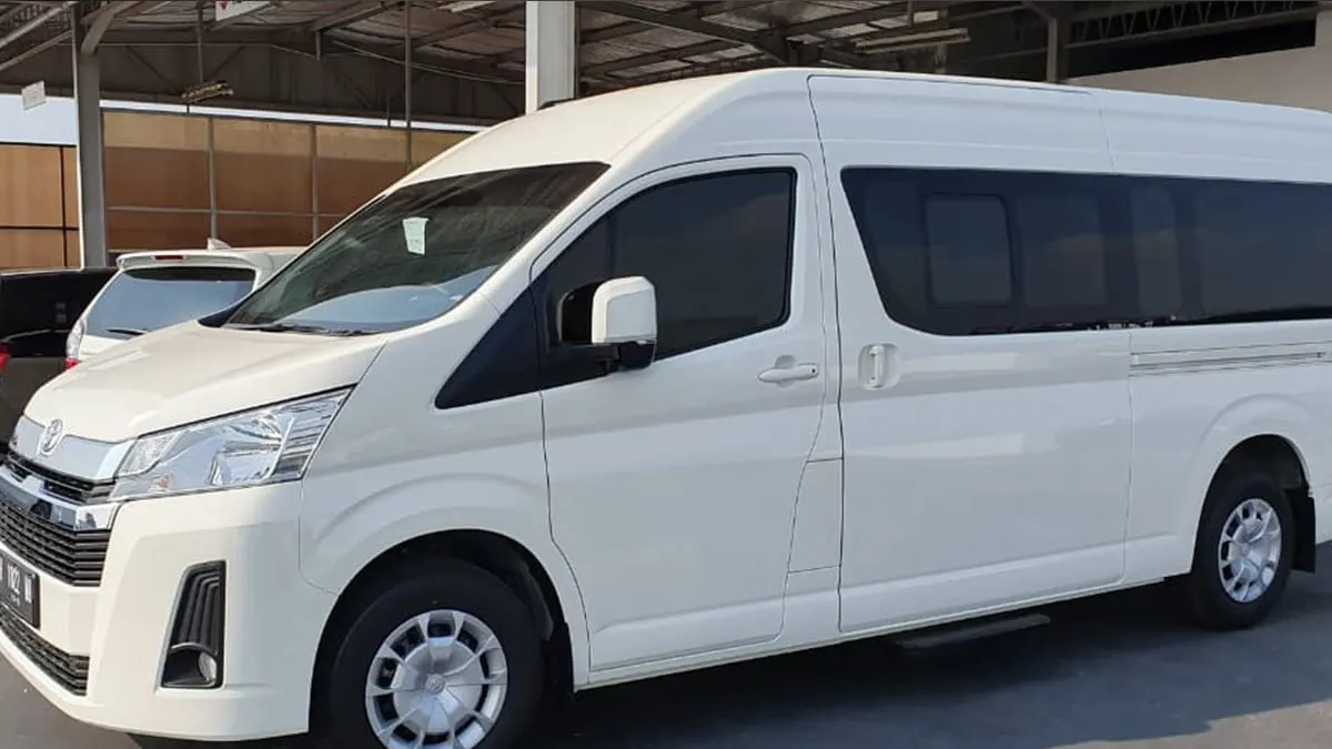 Eksterior Hiace Premio Rental Mobil Padalarang