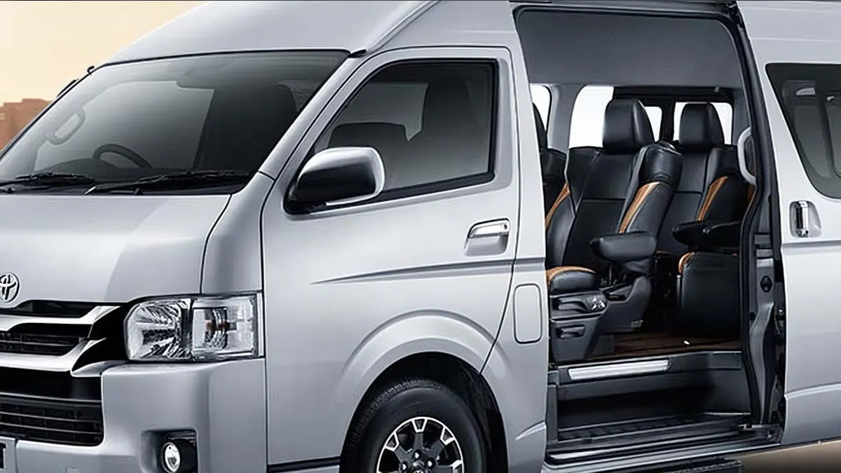 Eksterior Hiace Commuter Rental Mobil Tangerang Selatan