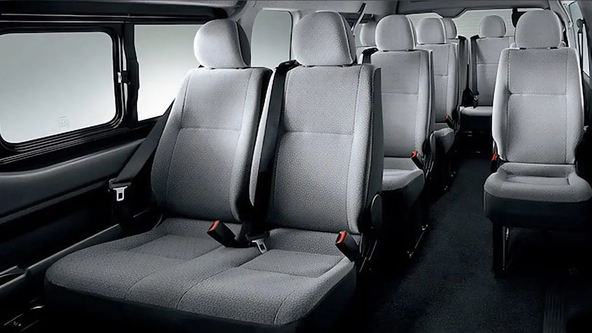Interior Hiace Commuter Rental Mobil Tangerang Selatan
