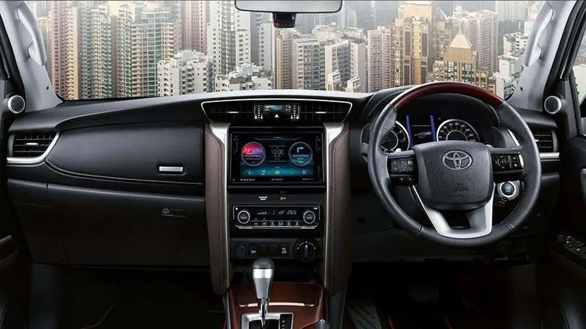 Dashboard Fortuner VRZ Rental Mobil KBP