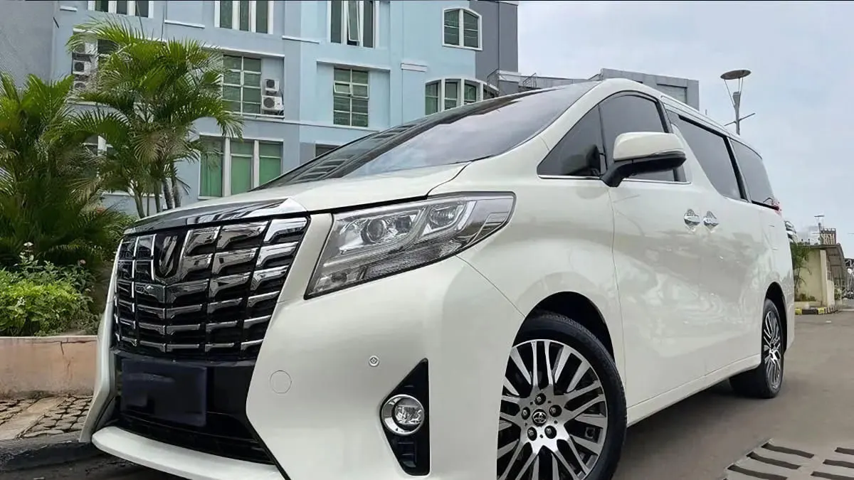 Eksterior Alphard Facelift Rental Mobil KBP