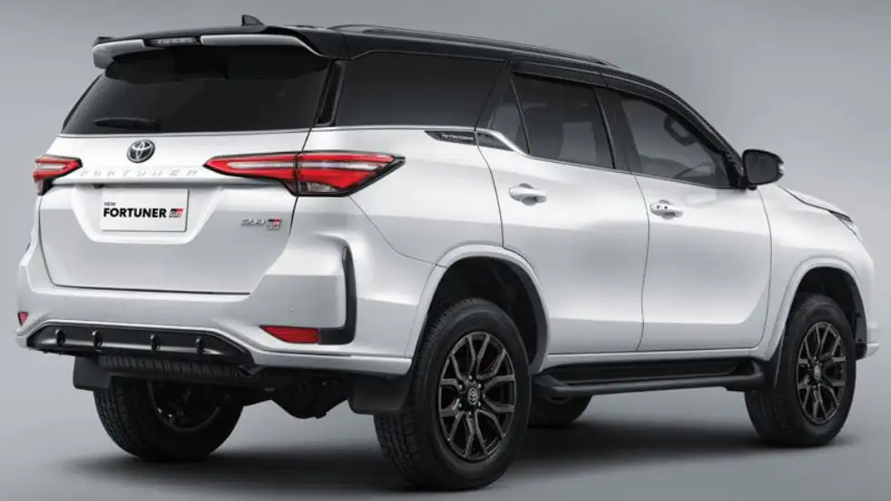 Eksterior Fortuner GR Rental Mobil KBP