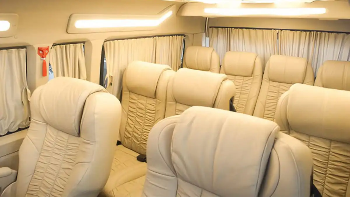 Interior Hiace Premio VIP Rental Mobil KBP