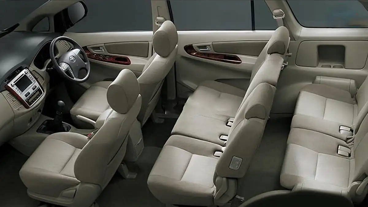 Interior Innova Reborn Rental Mobil KBP