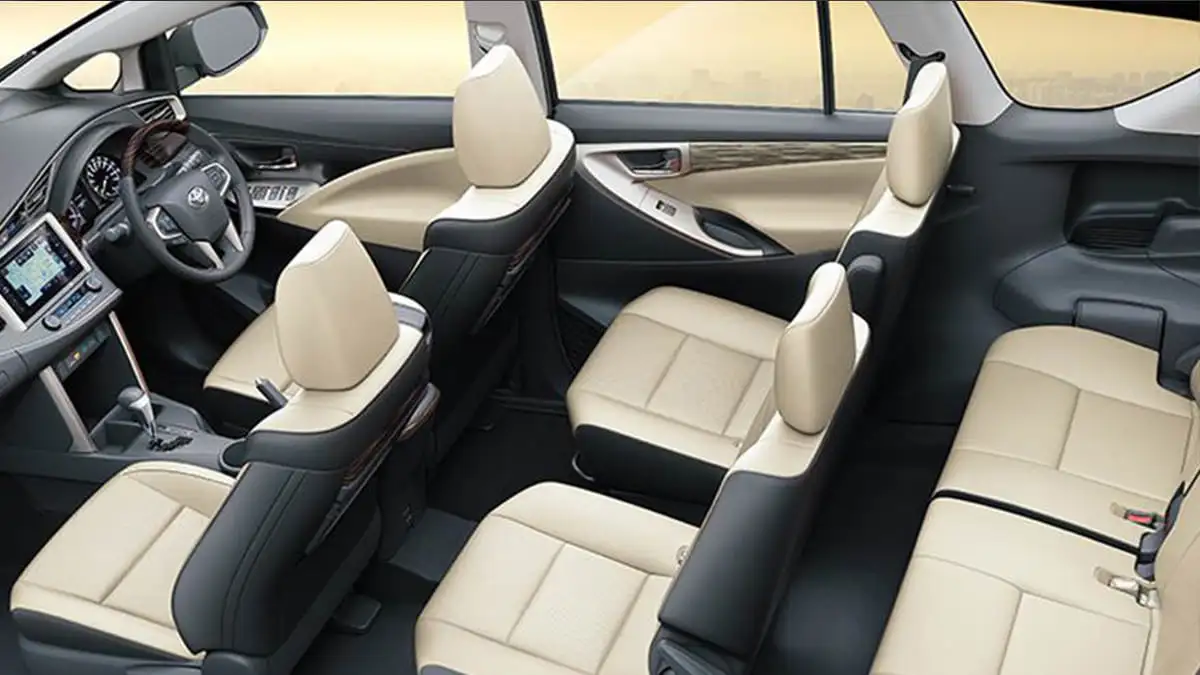 Interior Innova Zenix G Rental Mobil KBP