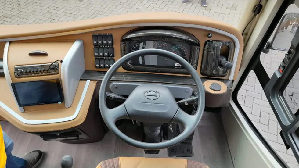 Rental Mobil Hino Medium Bus