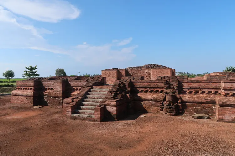 Rental Mobil Karawang ke Candi Jiwa