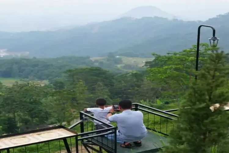 Rental Mobil Karawang ke Puncak Sempur