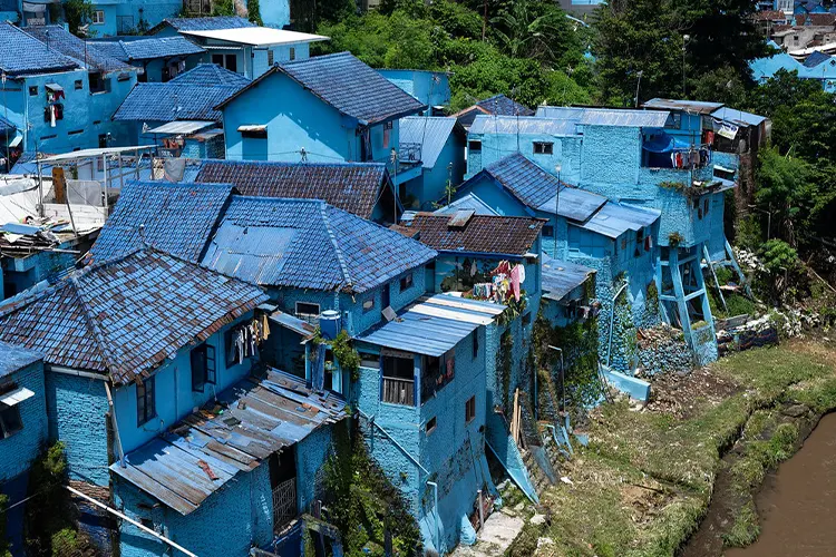 Rental Mobil Malang ke Kampung Biru Arema
