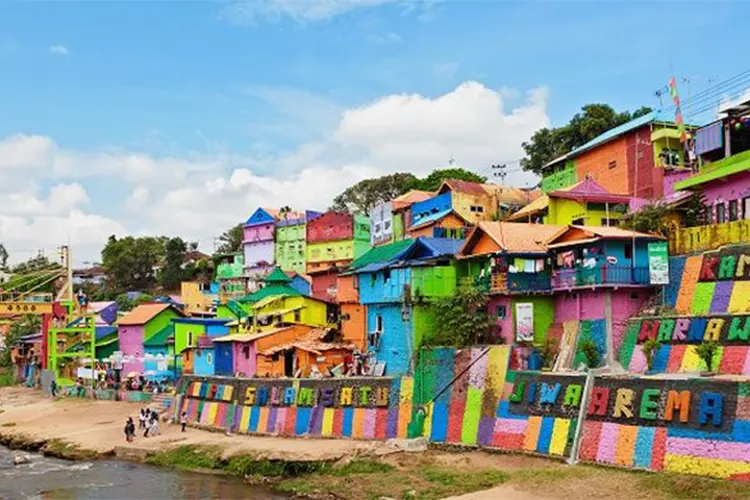 Rental Mobil Malang ke Kampung Warna Warni Jodipan