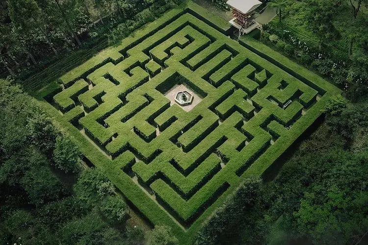 Rental Mobil Malang ke Taman Labirin Coban Rondo