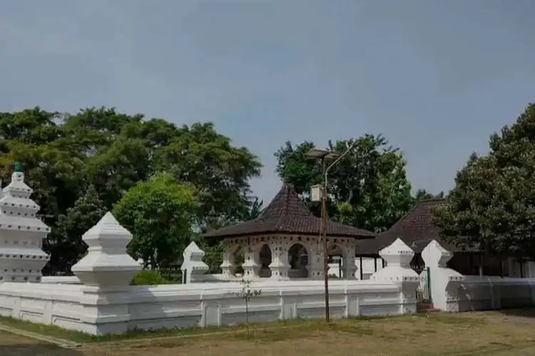 Rental Mobil Cirebon ke Keraton Kanoman Rental Mobil Cirebon ke Keraton Kanoman