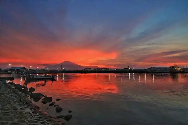 Rental Mobil Cirebon ke Pantai Kejawanan Rental Mobil Cirebon ke Pantai Kejawanan