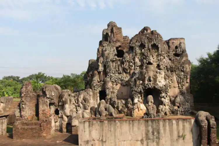 Rental Mobil Cirebon ke Taman Sari Gua Sunyaragi Rental Mobil Cirebon ke Taman Sari Gua Sunyaragi