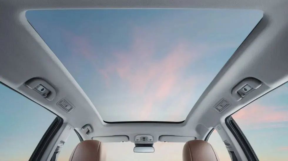 Sunroof Rental mobil BYD M6 Padalarang